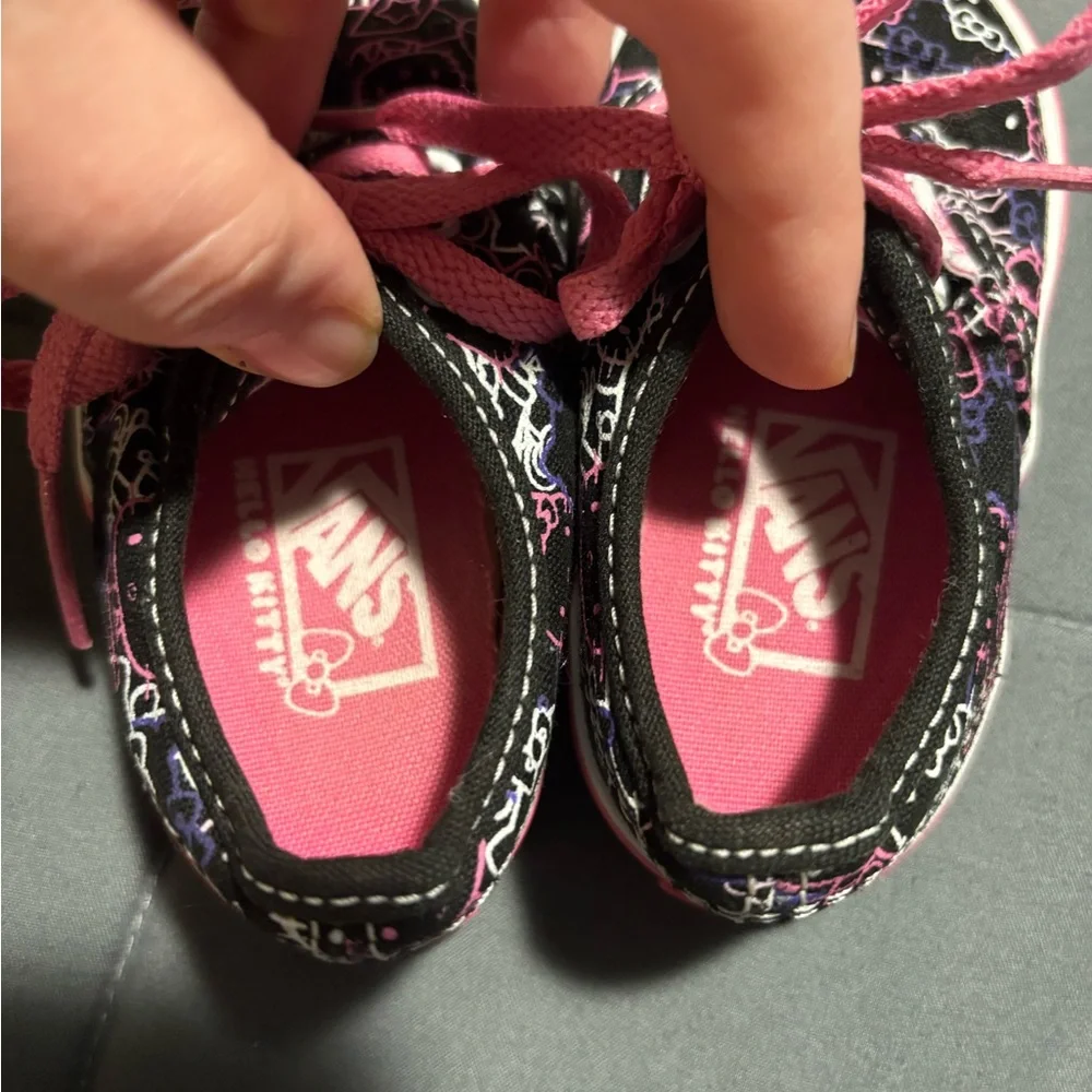 VANS Toddlers Classic Hello Kitty Sneakers Size 4